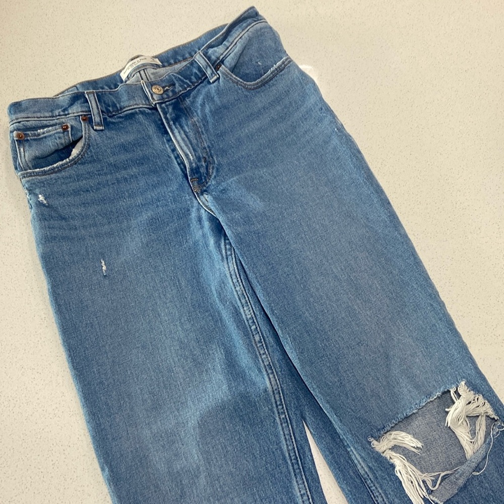 Abercrombie 90’s Straight Low Rise 8s